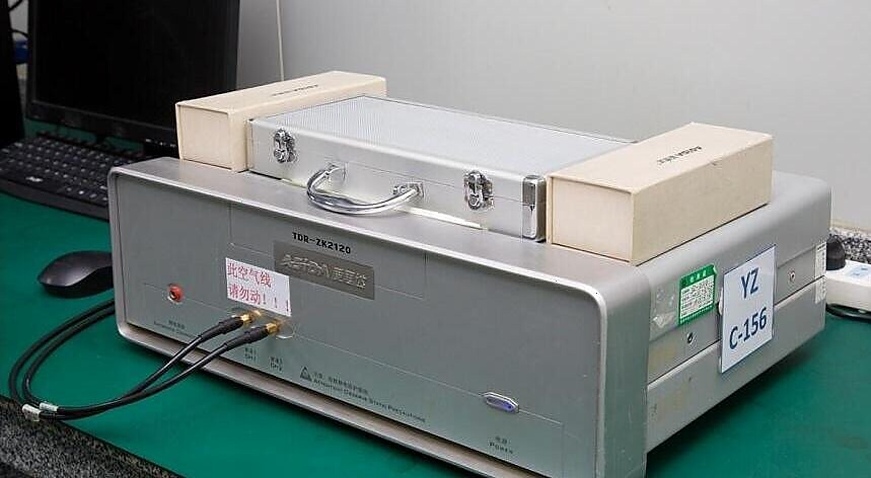 Impedance Tester in the Yongzhao Electronics PCB test lab